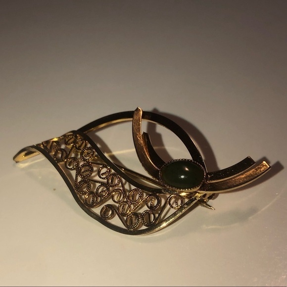 VTG Amsel Gold Fill Filigree Leaf Brooch w Oval Jade Cabochon Stone 2.4” - Picture 3 of 6